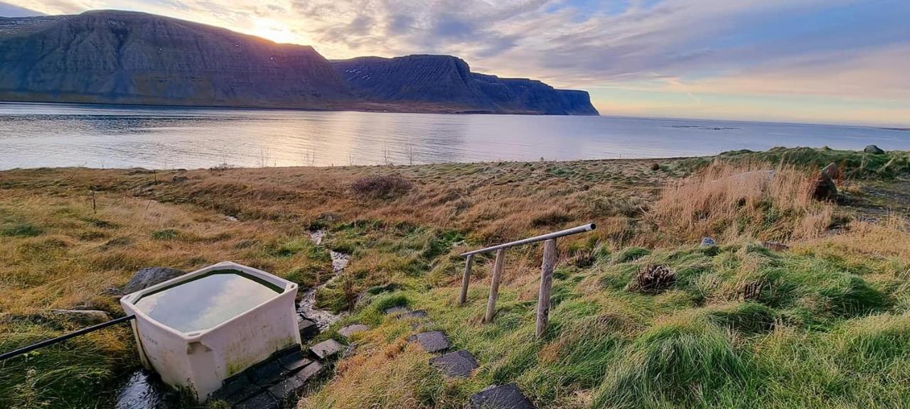Dixon Cabin Nr. 4 / Dixon Sumarhus Nr. 4 Talknafirthi Villa Talknafjordur Exterior photo